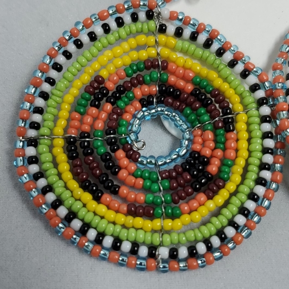 Evereve multi color beaded earrings - Picture 2 of 3